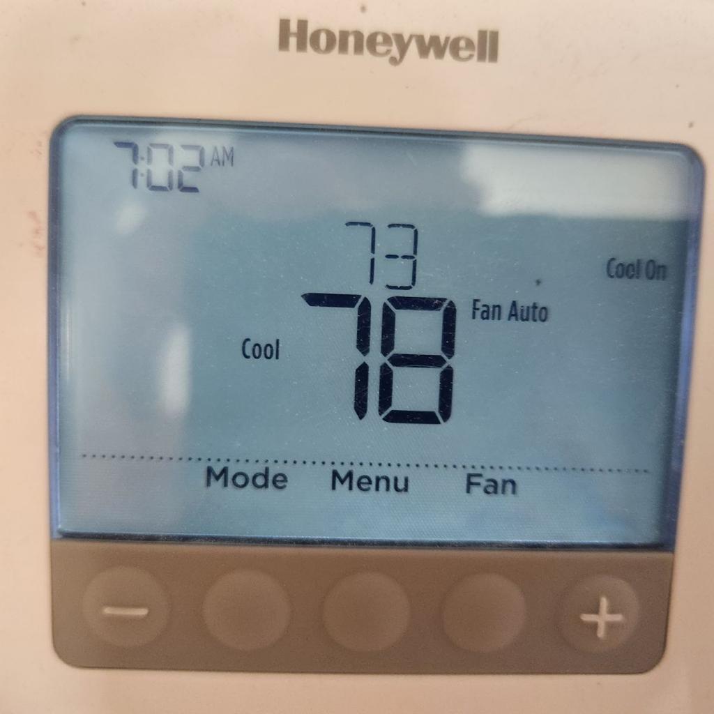 AC Not Cooling? Emergency Troubleshooting Guide for Pearland Businesses